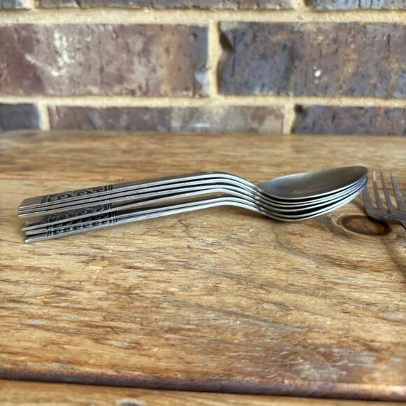 Rogers Co Casa Vista Stainless Steel Flatware 18pc Lot - Stanley Robert’s - Picture 9 of 12